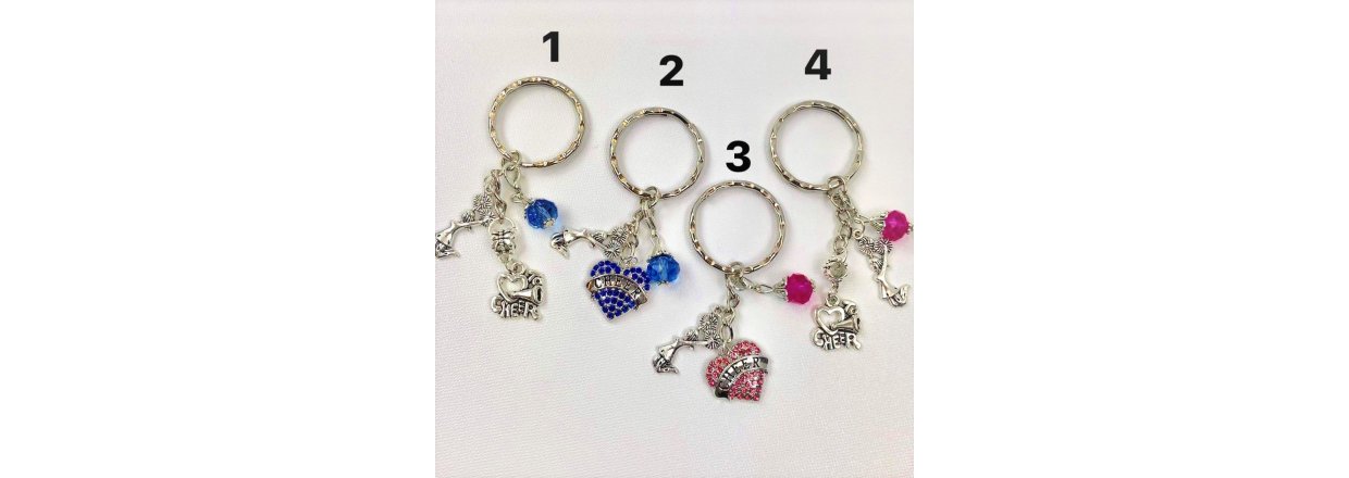 Cheer nøgleringe med charms og perler